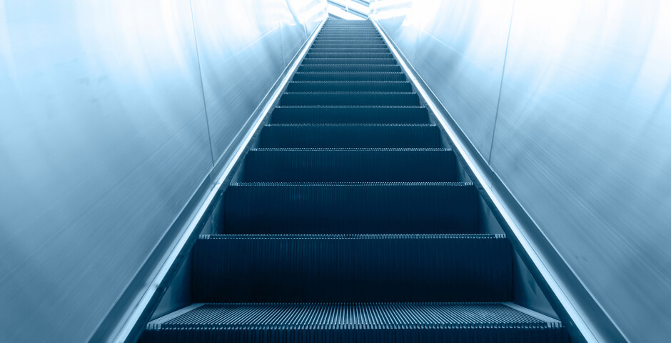 В петербургском метро ребенок получил травмы пальцев на эскалаторе