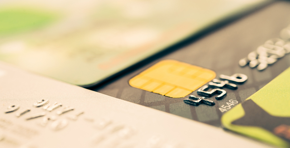 Эксперт посоветовал россиянам не выбрасывать банковские карты