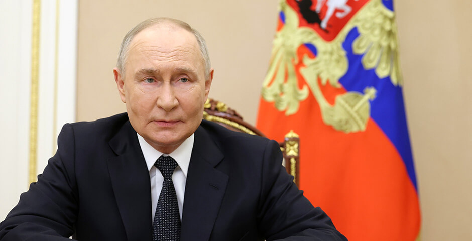 Путин заявил, что решил не носить очки