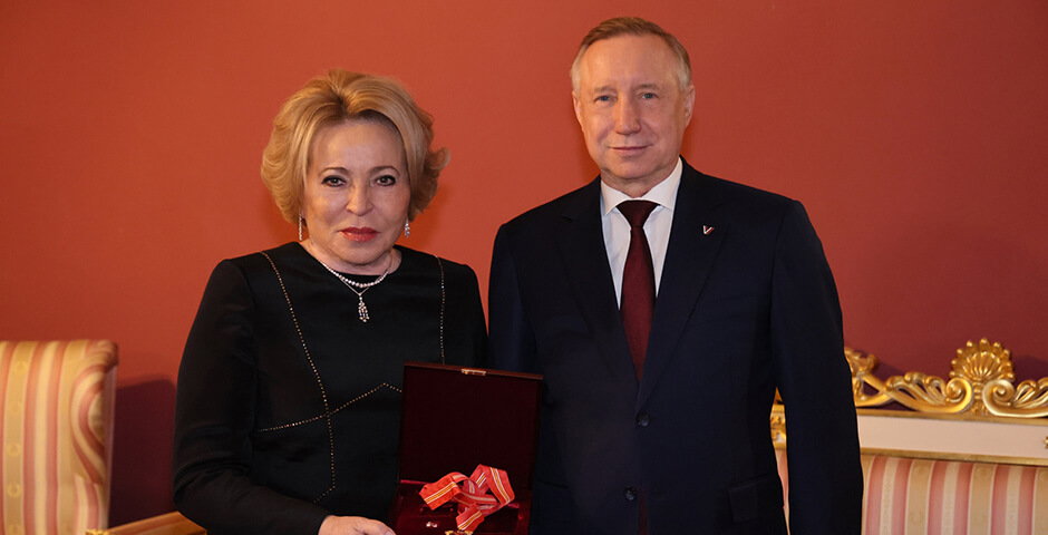 Матвиенко вручили в Петербурге высшую награду от властей города