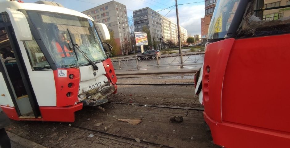 В Петербурге столкнулись трамваи, пострадали 16 человек