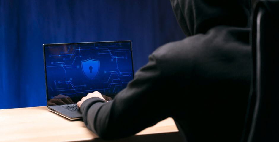 Блогера из Петербурга отправили под арест по обвинению в обмане детей