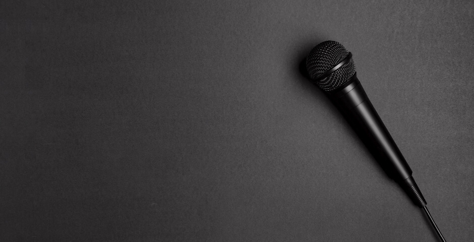 В Петербурге умер актер дубляжа Петр Вечерков