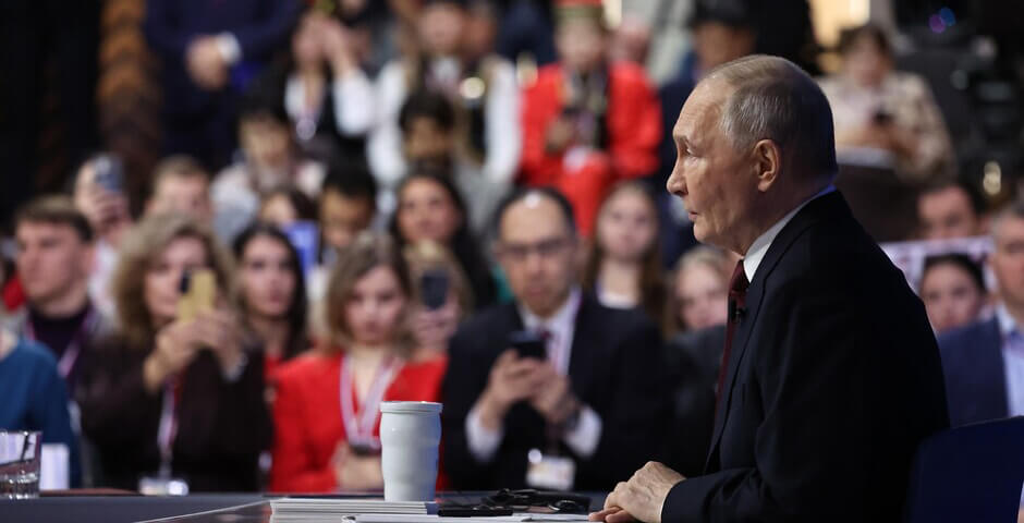 Президент РФ на прямой линии извинился перед вдовой участника СВО