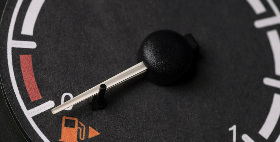 Беглов запретил продажу топлива несовершеннолетним петербуржцам