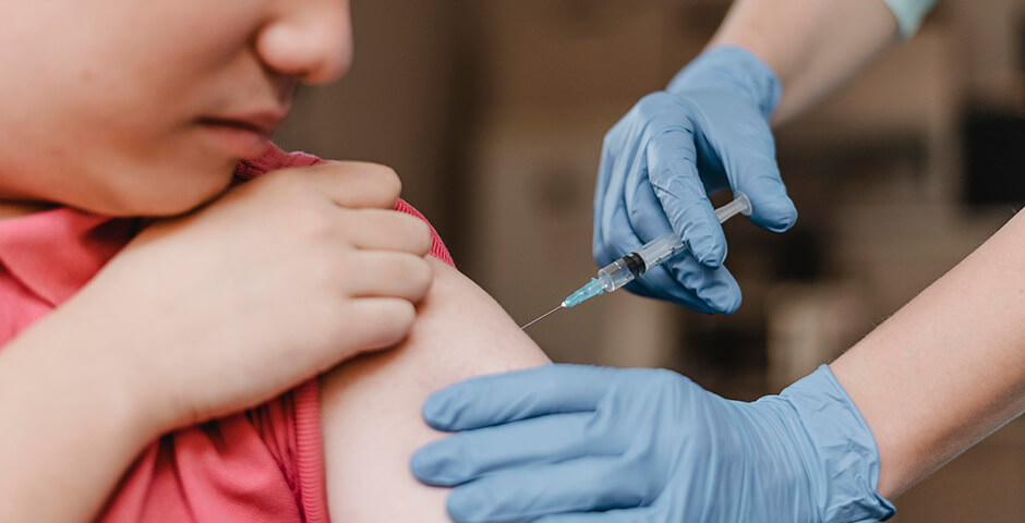 В Петербург привезли детскую вакцину от кори
