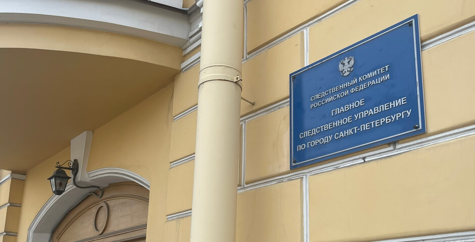 В центре Петербурга на пешехода рухнула штукатурка