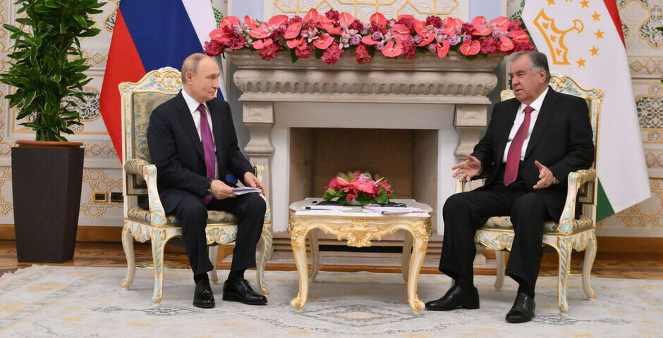 Путин пошутил, что лидер Таджикистана «морил его голодом»
