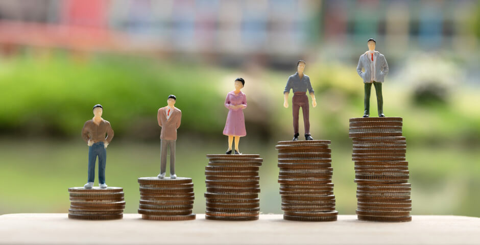 Петербуржцам рассказали, каким специалистам в прошлом году подняли зарплаты