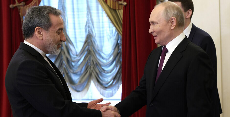 Путин в Петербурге встретился с министром иностранных дел Ирана