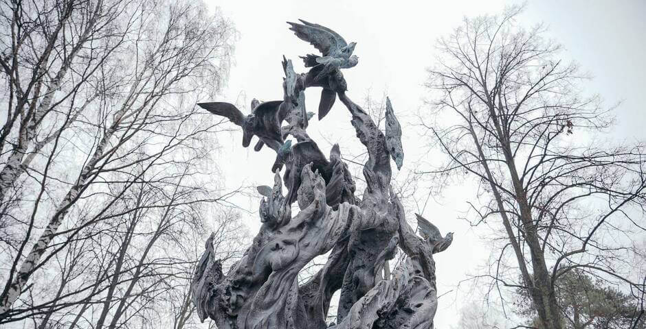 В Петербурге открылся памятник жертвам пандемии коронавируса