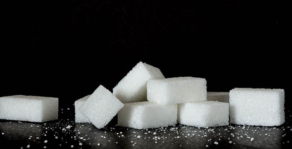 Предложение превышает спрос: в России могут установить минимальные цены на сахар