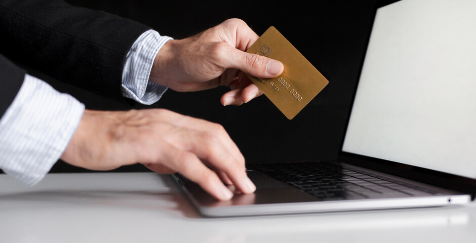 Петербуржцам перечислили основания для блокировки банковских карт