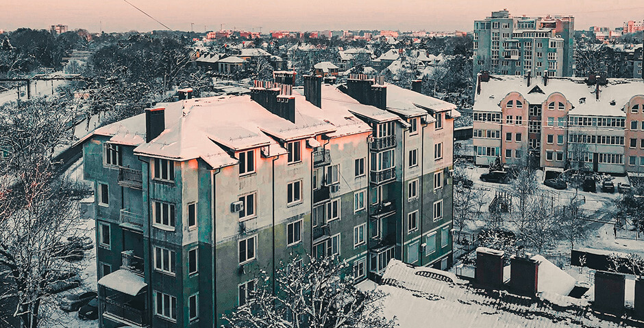 В Калининградской области вручили первые сертификаты на покупку медработниками жилья