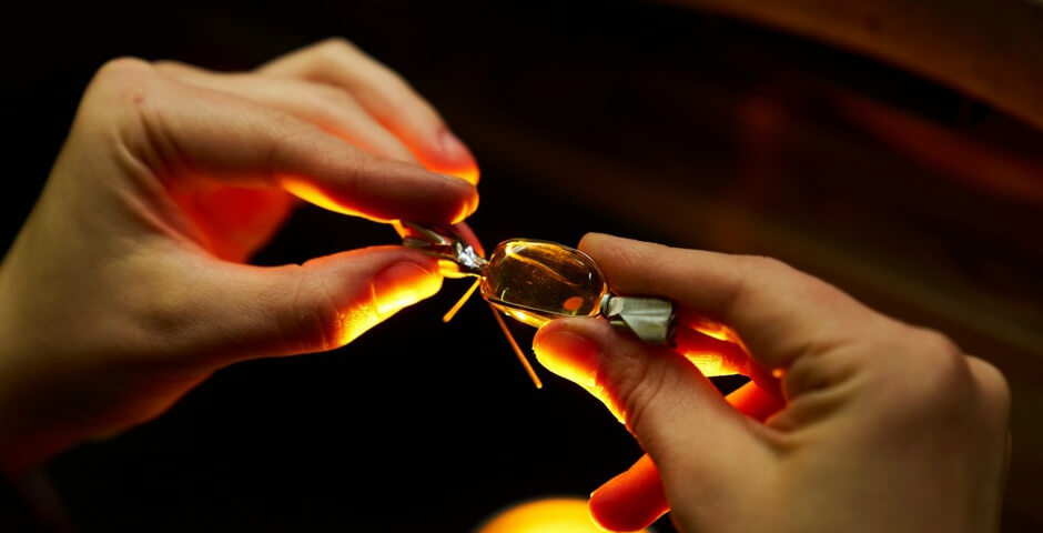 Янтарный комбинат в первый раз изготовил украшения с помощью нейросетей