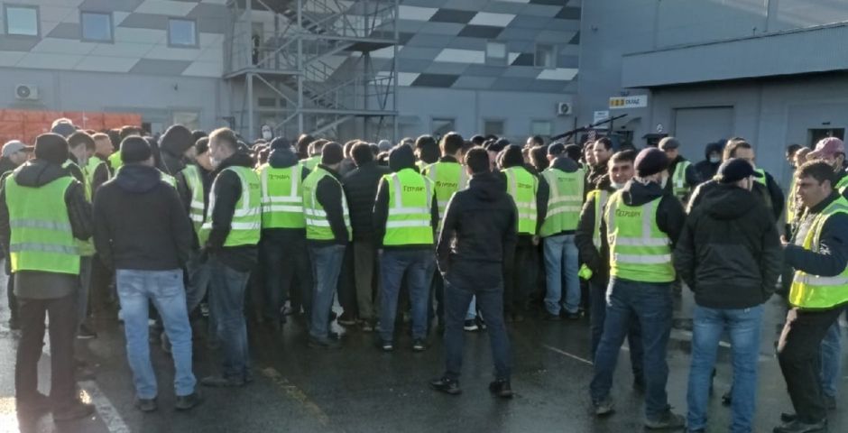 В Петербурге водители «Петровича» вышли бастовать из-за маленьких зарплат
