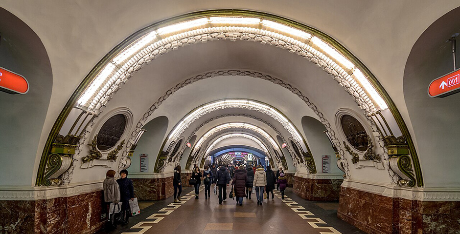 Пассажира петербургского метро арестовали из-за шапки с украинским символом