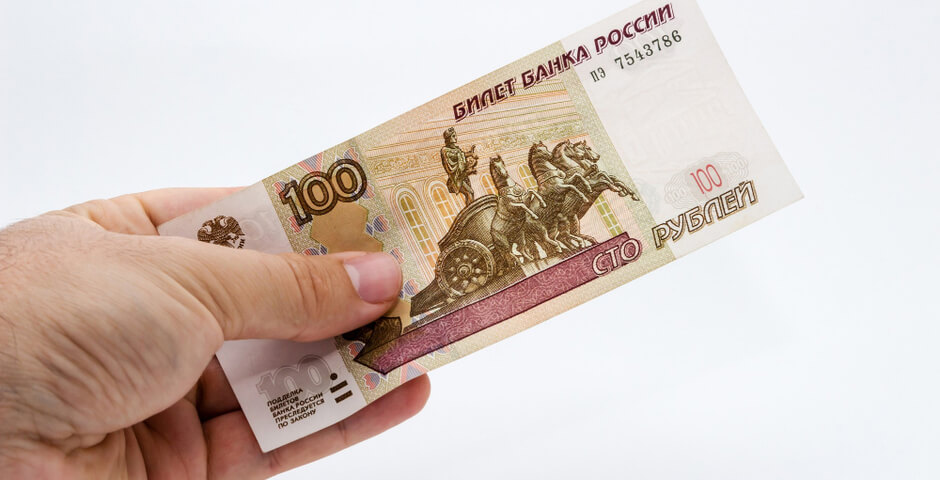 Доля расчетов наличными в апреле-мае среди россиян превысила 30%