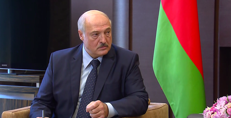 Поэтому и горят: Лукашенко заявил, что в Петербурге неправильно эксплуатируют белорусские автобусы