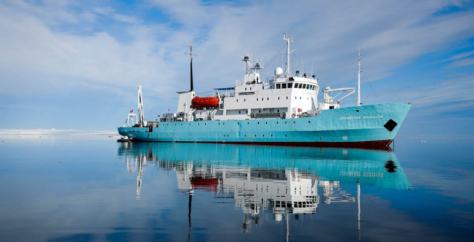 Плавучий университет изучит моря Арктики при помощи подводного аппарата
