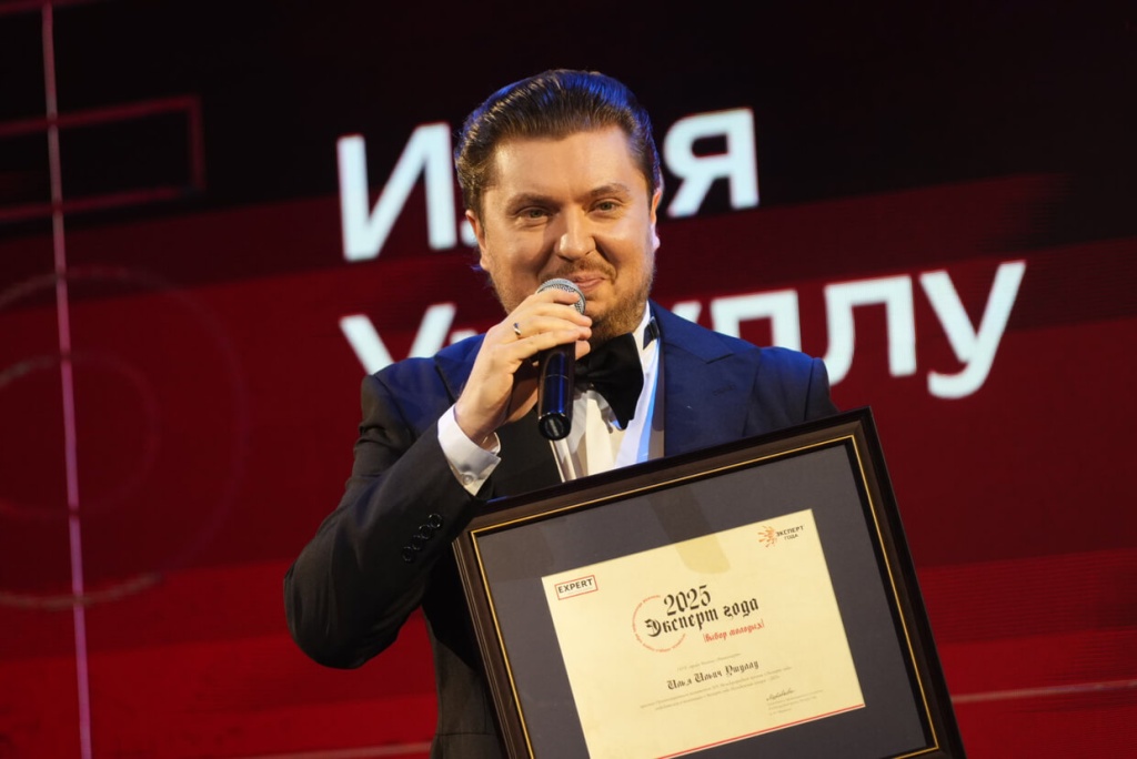 AKV07877.jpg AKV07877.jpg