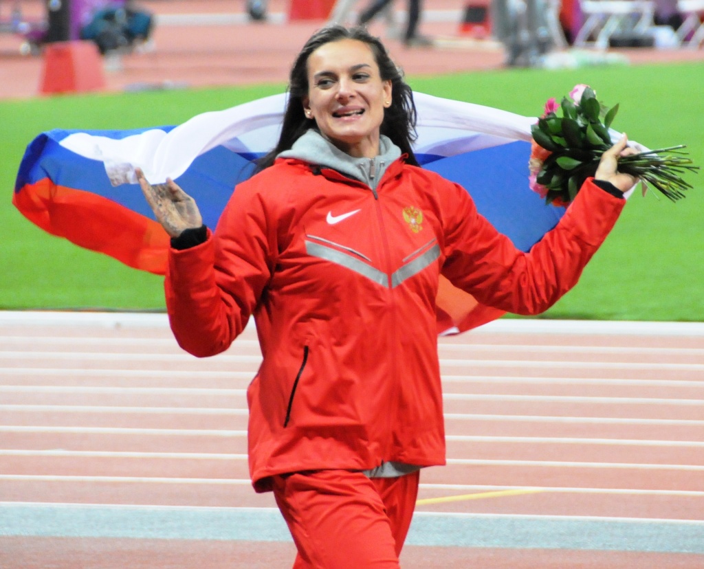 La_russe_Elena_Isinbaeva_médaille_de_bronze_olympique_du_saut_à_la_perche_à_Londres.jpg