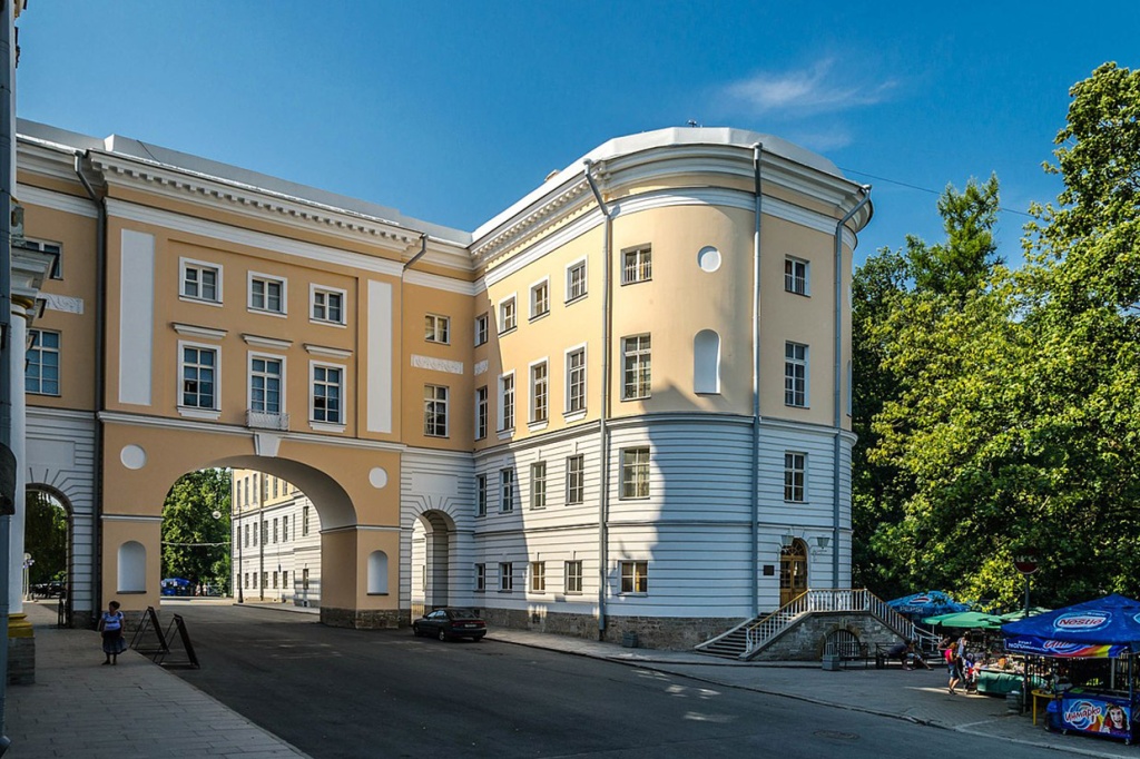 Liceum_building_in_Tsarskoe_Selo_01.jpg