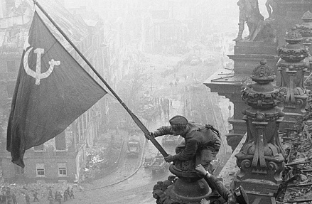 Выставка фотографий Евгения Халдея