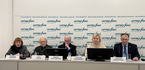 «Наше сообщество следует назвать своеобразным коллективным „музейным хранителем“ культурных традиций самого прекрасного на земле города»