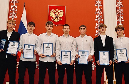 Игорь Руденя наградил лучших футболистов, судей и спортшколы сезона