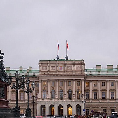 Петербургские депутаты предлагают освободить правнуков от налога