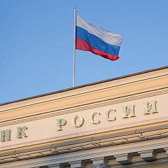 Банковских карт больше, объем операций по ним — меньше