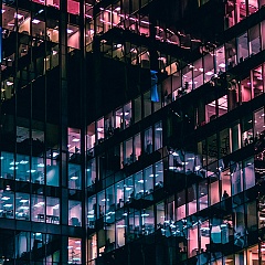 Снижать требования или учить самим?