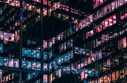 Снижать требования или учить самим?