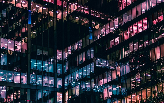 Снижать требования или учить самим?