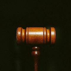 Суд удовлетворил иск Александра Запесоцкого к изданию «Коммерсантъ»